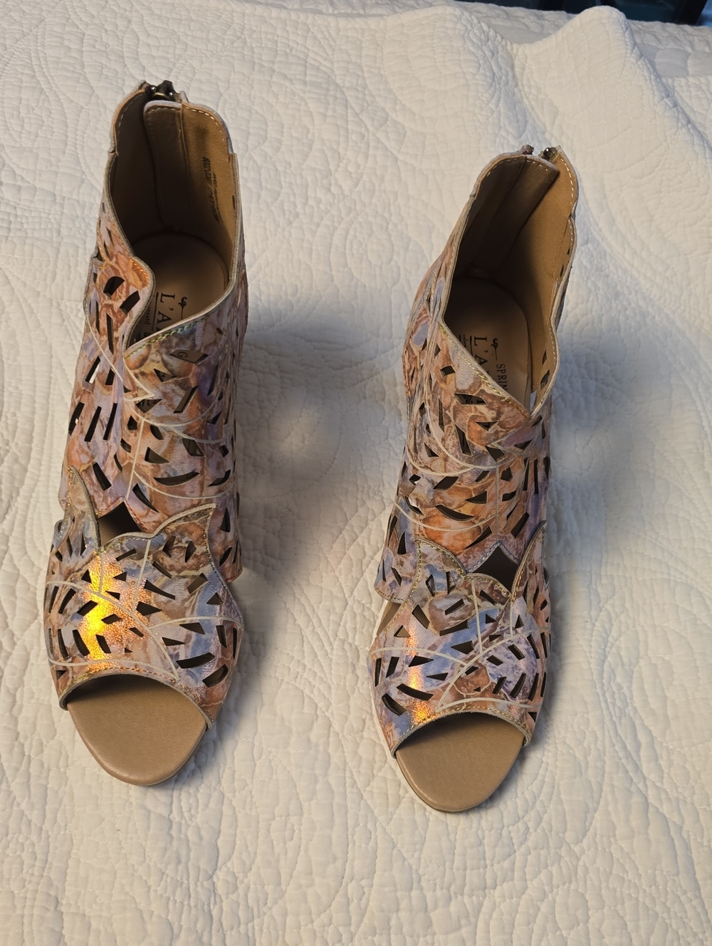 NEW L’Artiste Spring Step Amora Metallic Cutout Peep Toe Booties EU 41